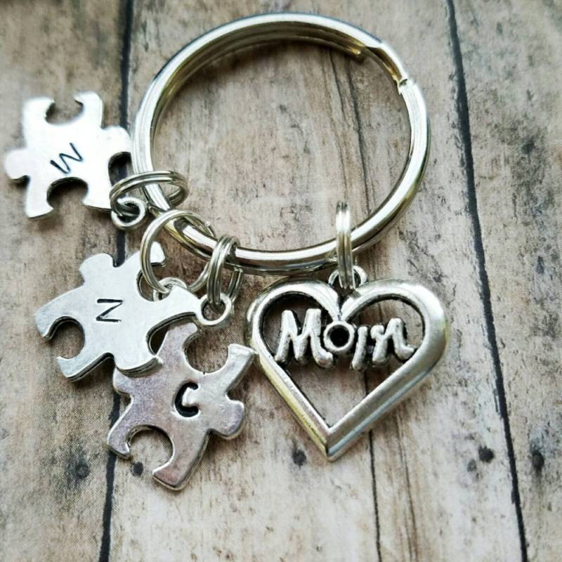 Personalisierte Mom Schlüsselbund Erster Puzzleteil Charm, Herzförmige Geschenk von TiffanyTwists