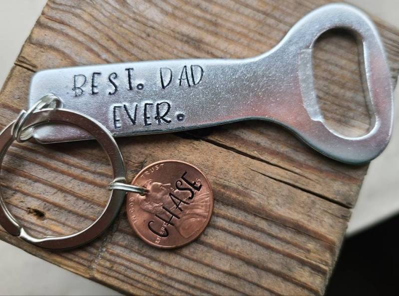 Papa Schlüsselanhänger Hand Gestempelt Flaschenöffner, Personalisierter Penny Anhänger von TiffanyTwists
