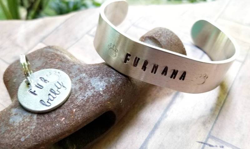 Pelz Mama Armband Handgestempelter Schmuck Für Hundemama von TiffanyTwists