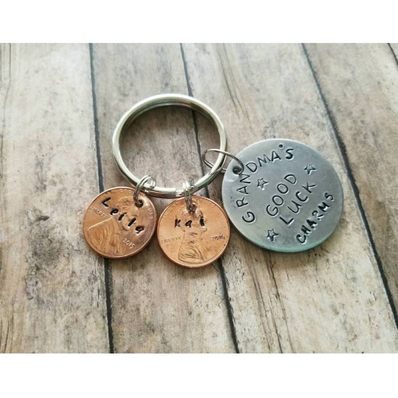 Personalisierte Oma Schlüsselbund Hand Gestempelt Grandkids Namen Penny Charm von TiffanyTwists