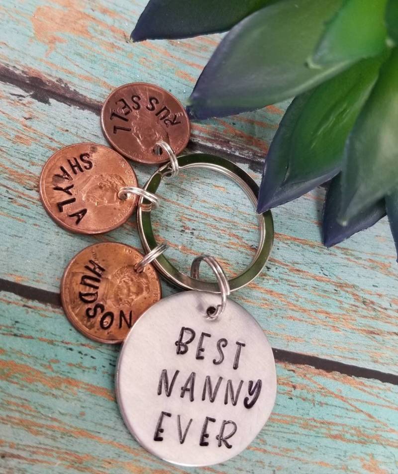 Personalisierter Penny Schlüsselanhänger Individuell Gestempeltes Kindermädchen Geschenk von TiffanyTwists