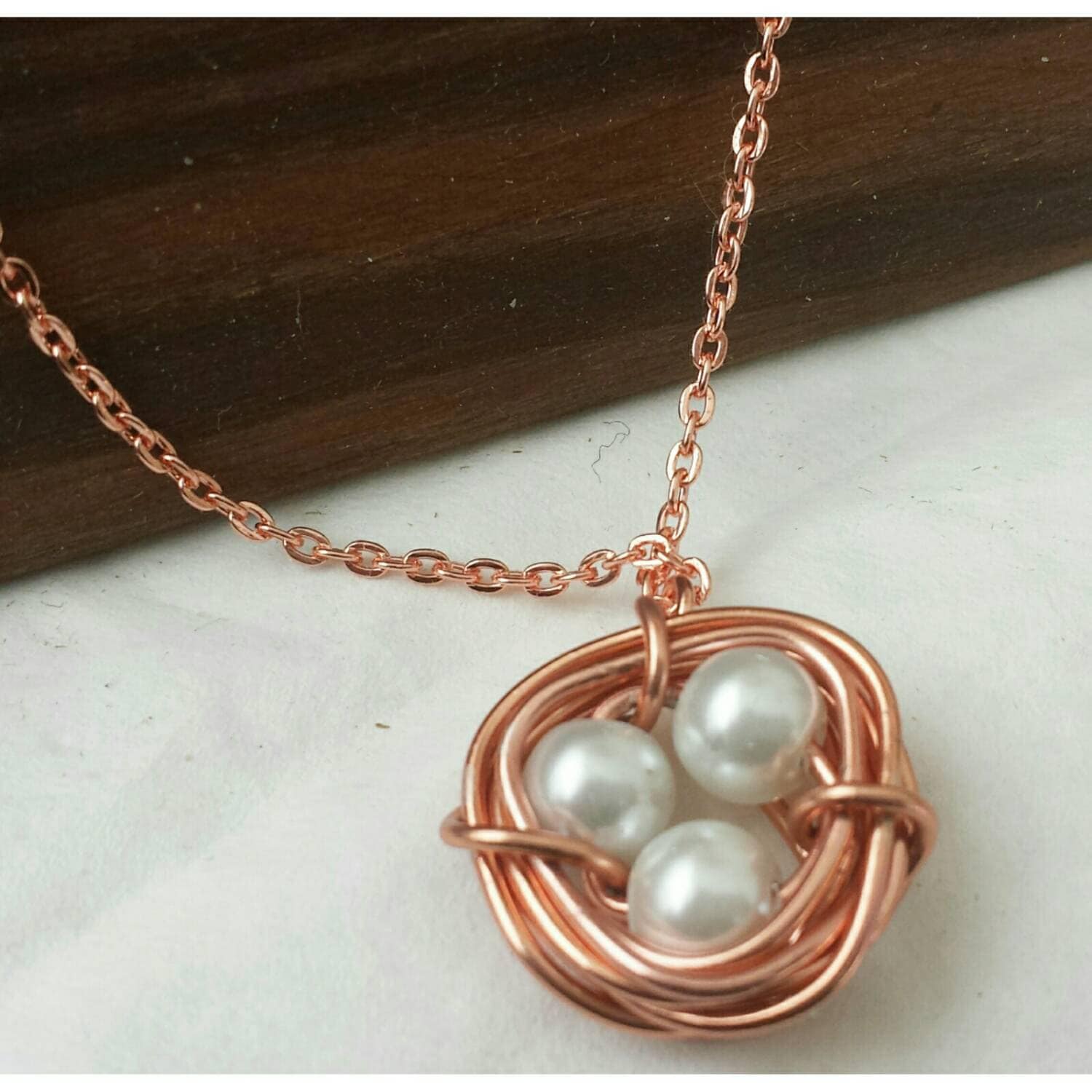 Rosegold Vogelnest Schmuck Set Perlenkette, Ohrringe & Armband von TiffanyTwists