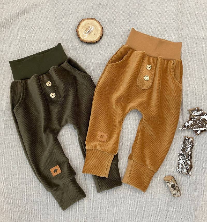 Baby Jogger 50-104 Feincordjersey Camel Kaki Oliv Knöpfe Taschen Kinder Jungen Mädchen Basic Hose Mitwachshose Rippjersey von Tifilou