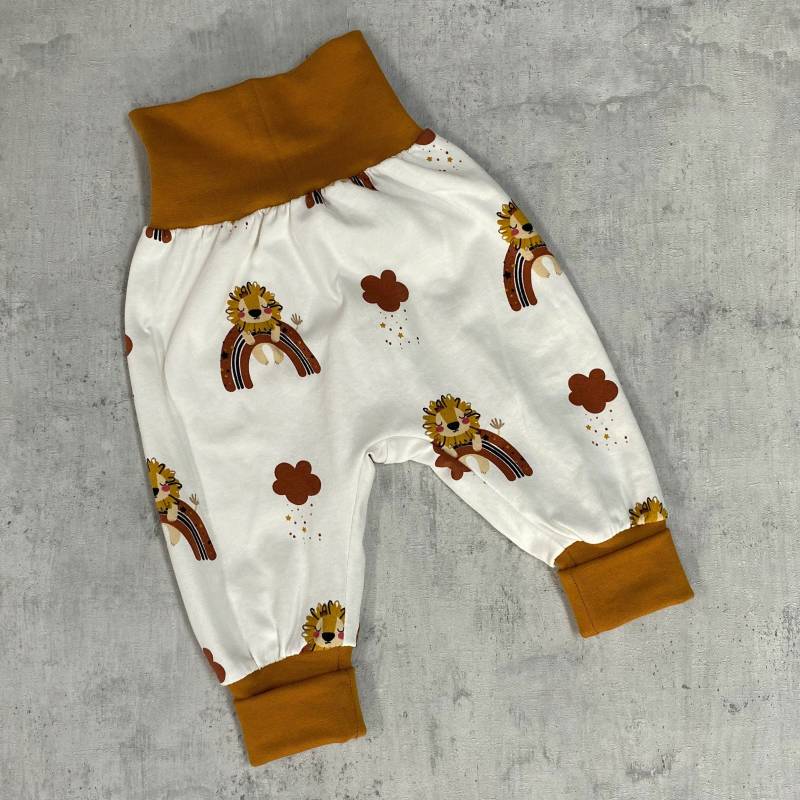 Baby Pumphose 44-92 Junge Mädchen Regenbogen Löwe Jerseyhose Mitwachshose Weiß Rost Rot von Tifilou