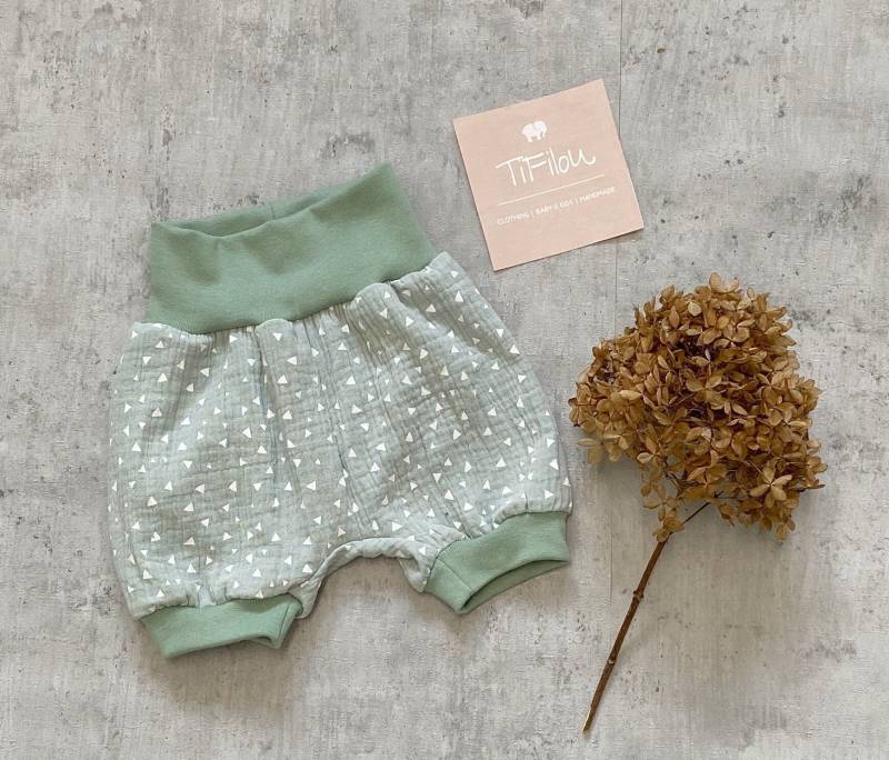 Kurze Pumphose Musselin 50-104 Unisex Mädchen Junge Mint Grün Dreiecke Shorts Baby Hose Bummies von Tifilou