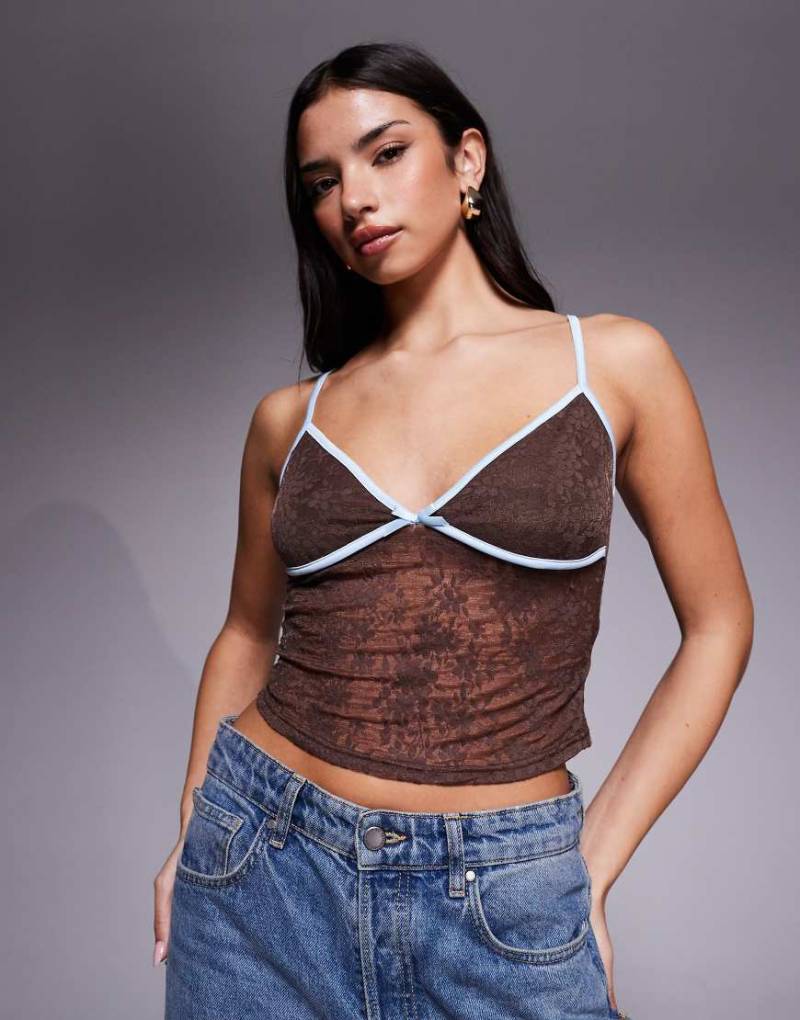 Tiger Mist - Auburn - Camisole-Oberteil in Braun mit Spitzenbesatz und Schleifendetail in Babyblau-Brown von Tiger Mist