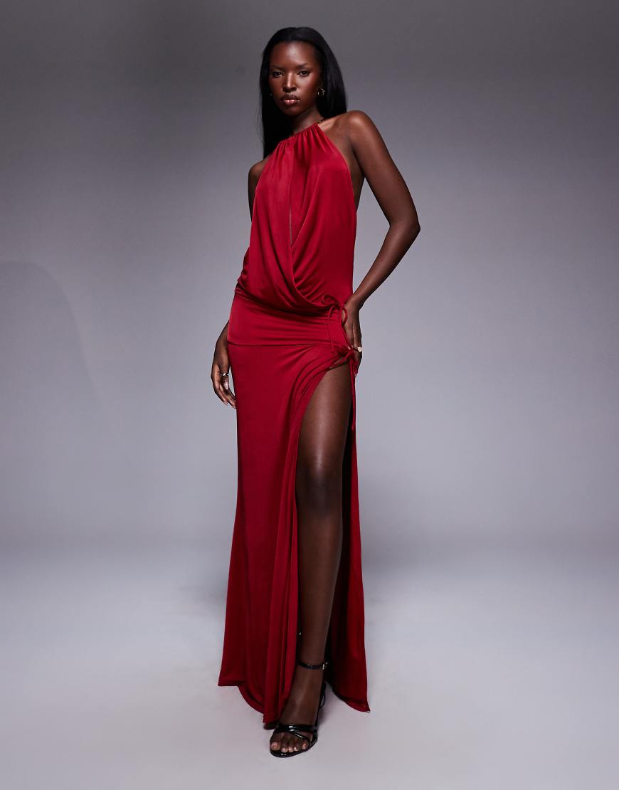 Tiger Mist - Tarrin - Neckholder-Maxikleid in Rot mit Metallringdetail. tiefem Ausschnitt und seitlichem Bindedetail von Tiger Mist