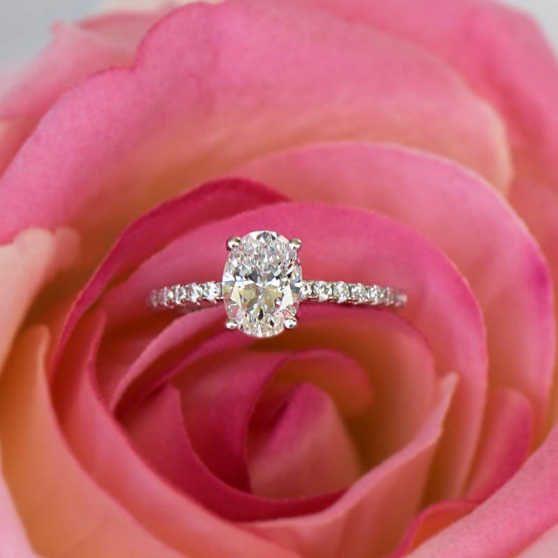 1.25 Ctw Oval Akzentuierter Solitär Ehering, Halbe Ewigkeit Brautring, Künstlicher Diamant Simulants, Verlobungsring, Sterlingsilber von TigerGemstones