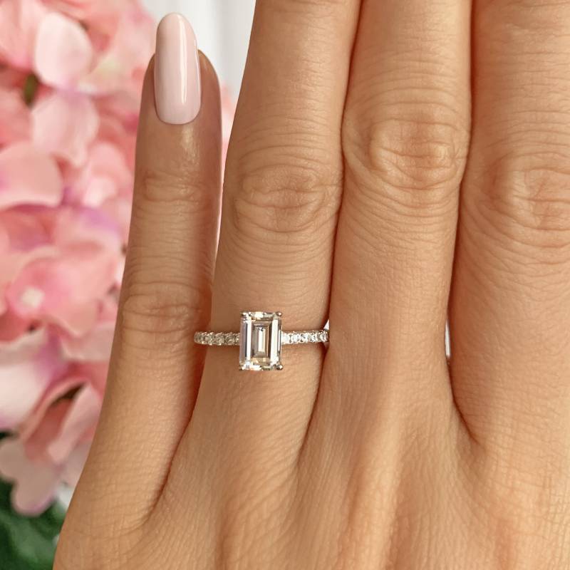 1.25 Ctw Smaragd Akzent Solitär Verlobungsring, Künstlicher Diamant Simulant, Halbe Ewigkeit Ehering, Versprechensring, Sterlingsilber von TigerGemstones