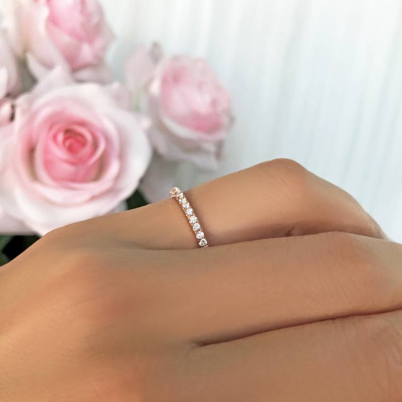 Zarte Halbe Ewigkeit Ehering, Brautring, Stapelring 1, 5 Mm, Runde Künstlicher Diamant Simulants, Sterling Silber, Rose Vergoldet von TigerGemstones