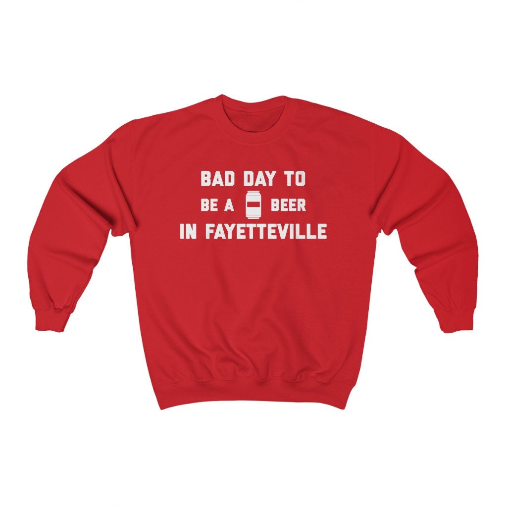 It Es A Bad Day To Be Beer in Fayetteville Herren Sweatshirt, Tailgating Fußball Sweatshirt von TigerTeesAndMore