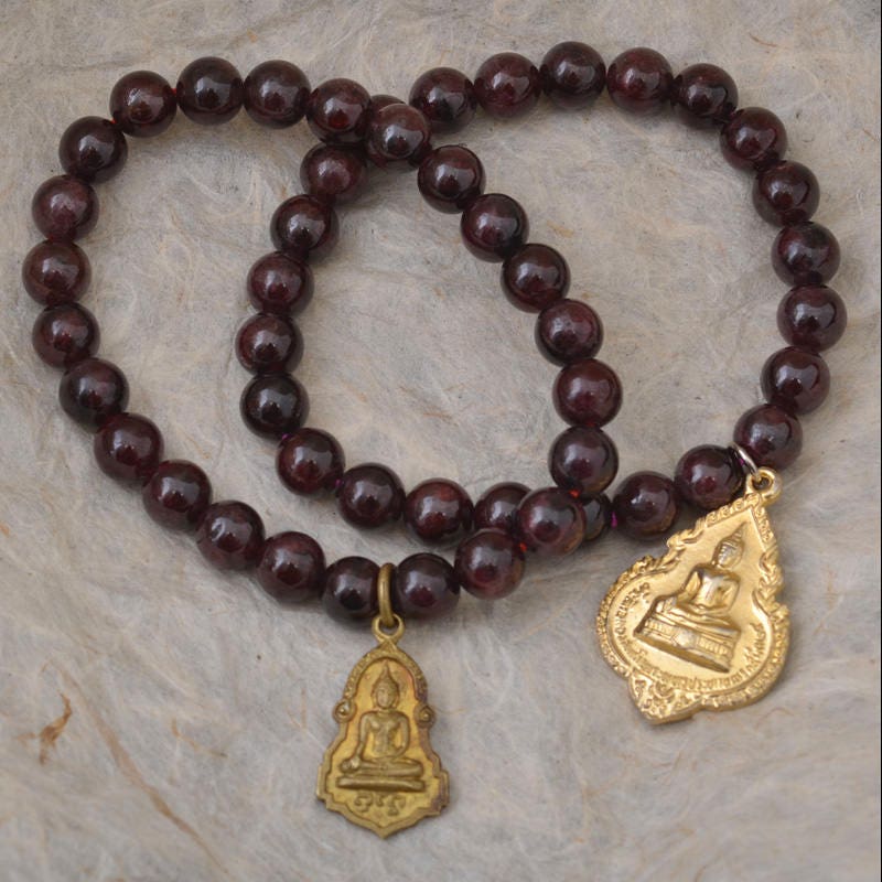 Granat Stretch Armband Mit Buddha Amulett Anhänger/Yoga Schmuck Wrist Mala Gebetskette Spiritueller Meditation Liebe Granat Stretch Armband Mit Buddha Amulett Anhänger/Yoga Schmuck Wrist Mala Gebetskette Spiritueller Meditation Liebe von TigerTigerTreasures