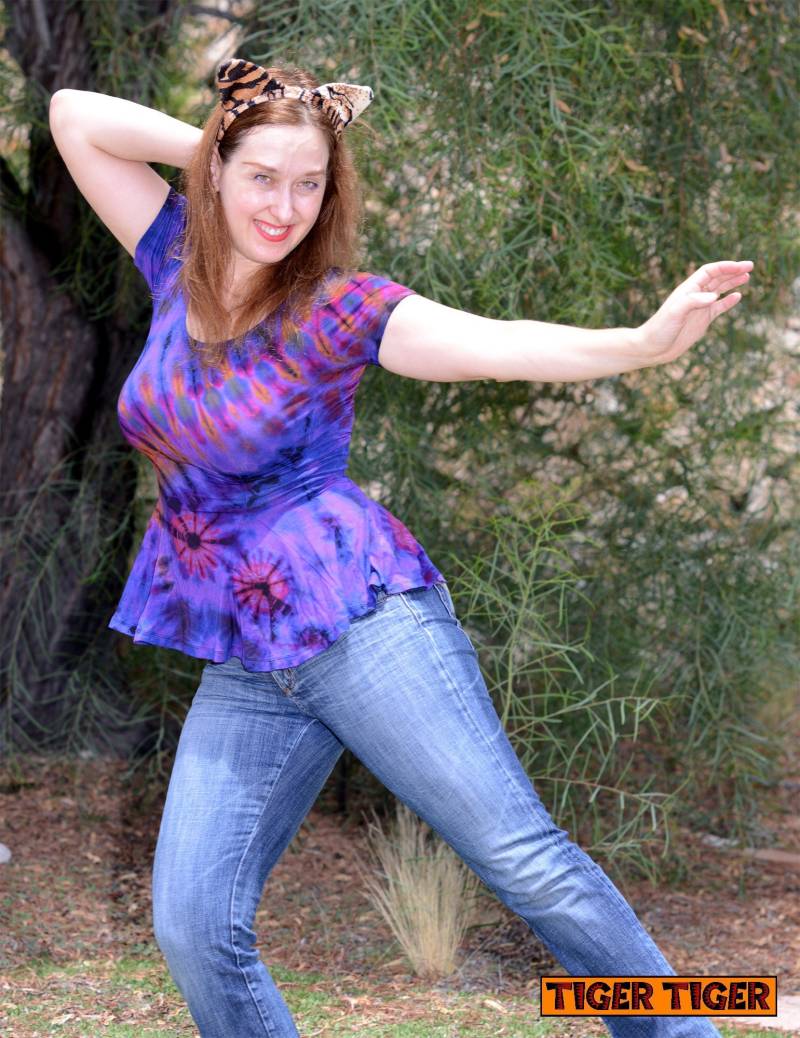 Krawatte Farbstoff Flowy Top W/Kurze Ärmel Rayon Spandex Fett Handgefärbt Farbe Festival Saison Hippie Freie Größe Woostock von TigerTigerTreasures