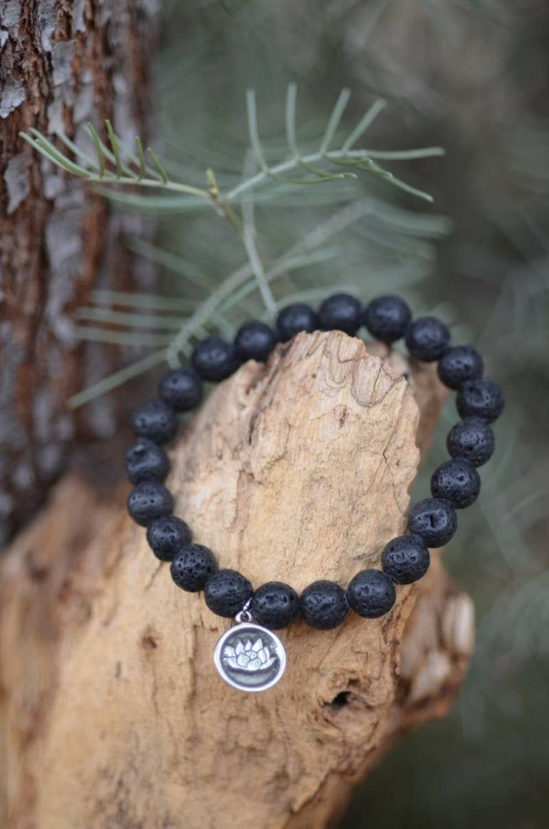 Lava Stein Lotus/Erdungs Armband Yoga Schmuck Wrist Mala Stapel Gebetskette Charm Meditation Boho Unisex Lava Stein Lotus/Erdungs Armband Yoga Schmuck Wrist Mala Stapel Gebetskette Charm Meditation Boho Unisex von TigerTigerTreasures