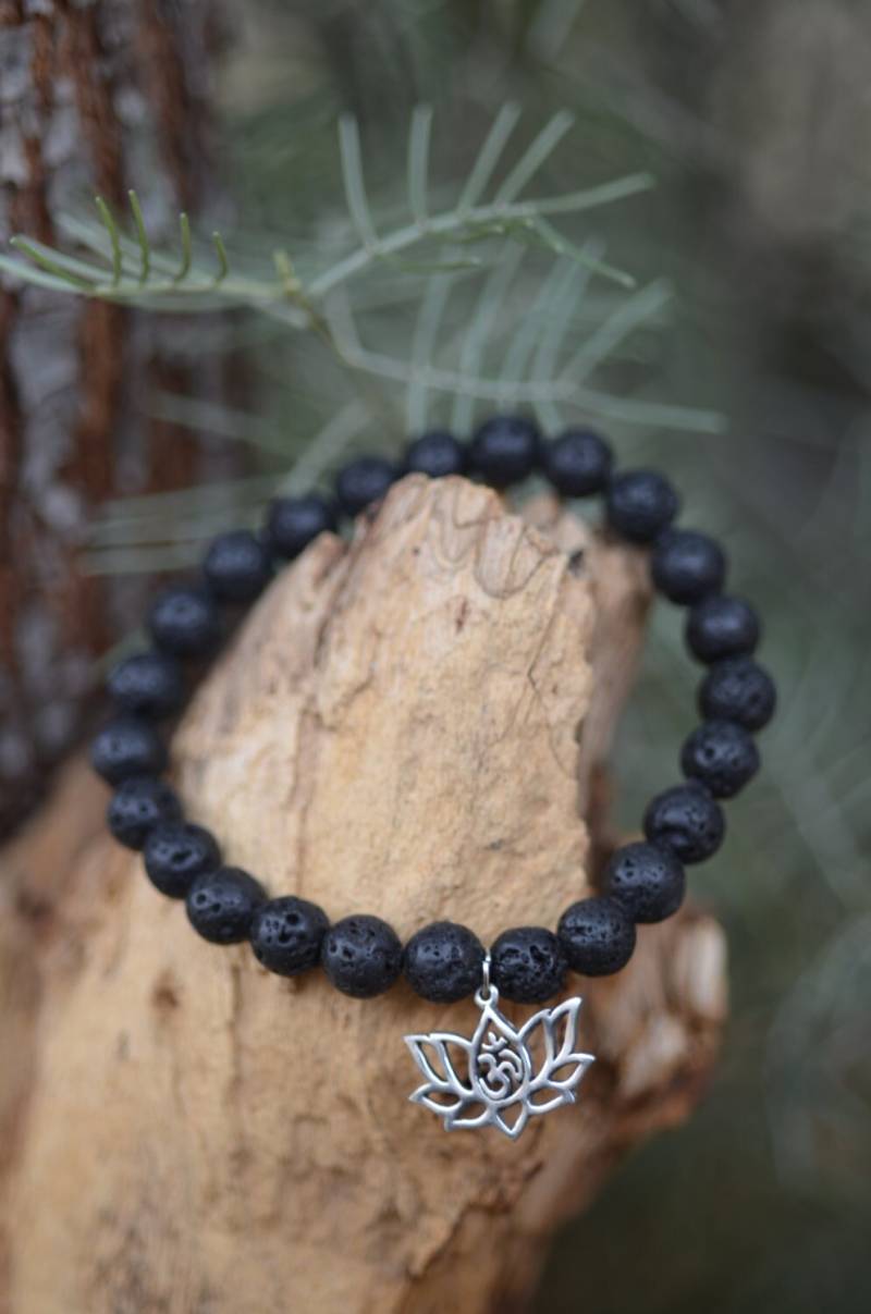 Lava Stein Lotus Om Armband/Yoga Handgelenk Mala Stapel Schmuck Gebetskette Charm Meditation Boho Unisex Blume Lava Stein Lotus Om Armband/Yoga Handgelenk Mala Stapel Schmuck Gebetskette Charm Meditation Boho Unisex Blume von TigerTigerTreasures