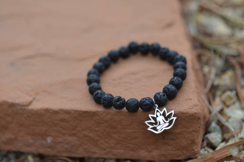 Lava Stein Meditation Lotus Armband/Yoga Schmuck Mala Stapel Gebetskette Charm Boho Unisex Lava Stein Meditation Lotus Armband/Yoga Schmuck Mala Stapel Gebetskette Charm Boho Unisex von TigerTigerTreasures