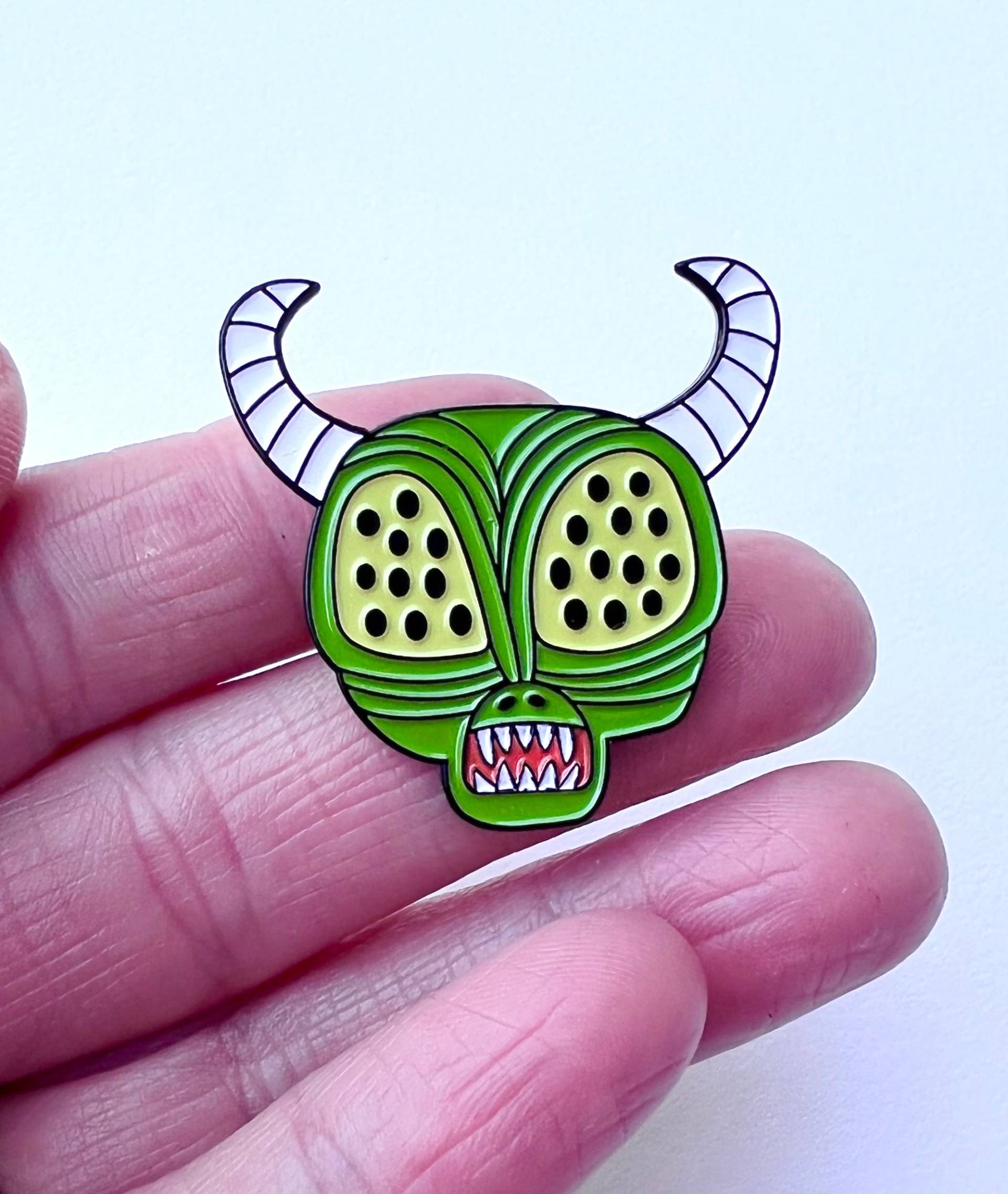 Emaille Pin Marty Die Superfliege Emaille Pin Marty Die Superfliege von Tigersheepfriends