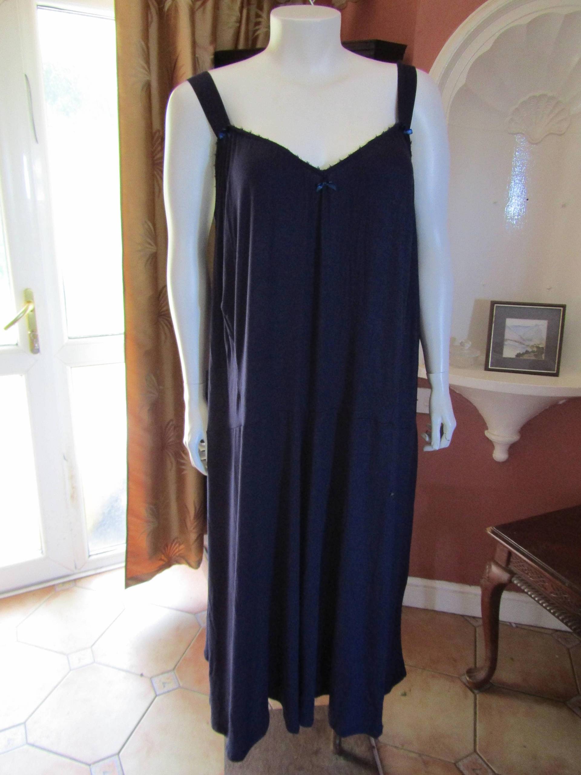 Größe 7xl Navy 50Er Jahre Style Peticoat Nightie Plus Size Sleepwear 70"-80" Hip Größe 7xl Navy 50Er Jahre Style Peticoat Nightie Plus Size Sleepwear 70"-80" Hip von TigheClothing