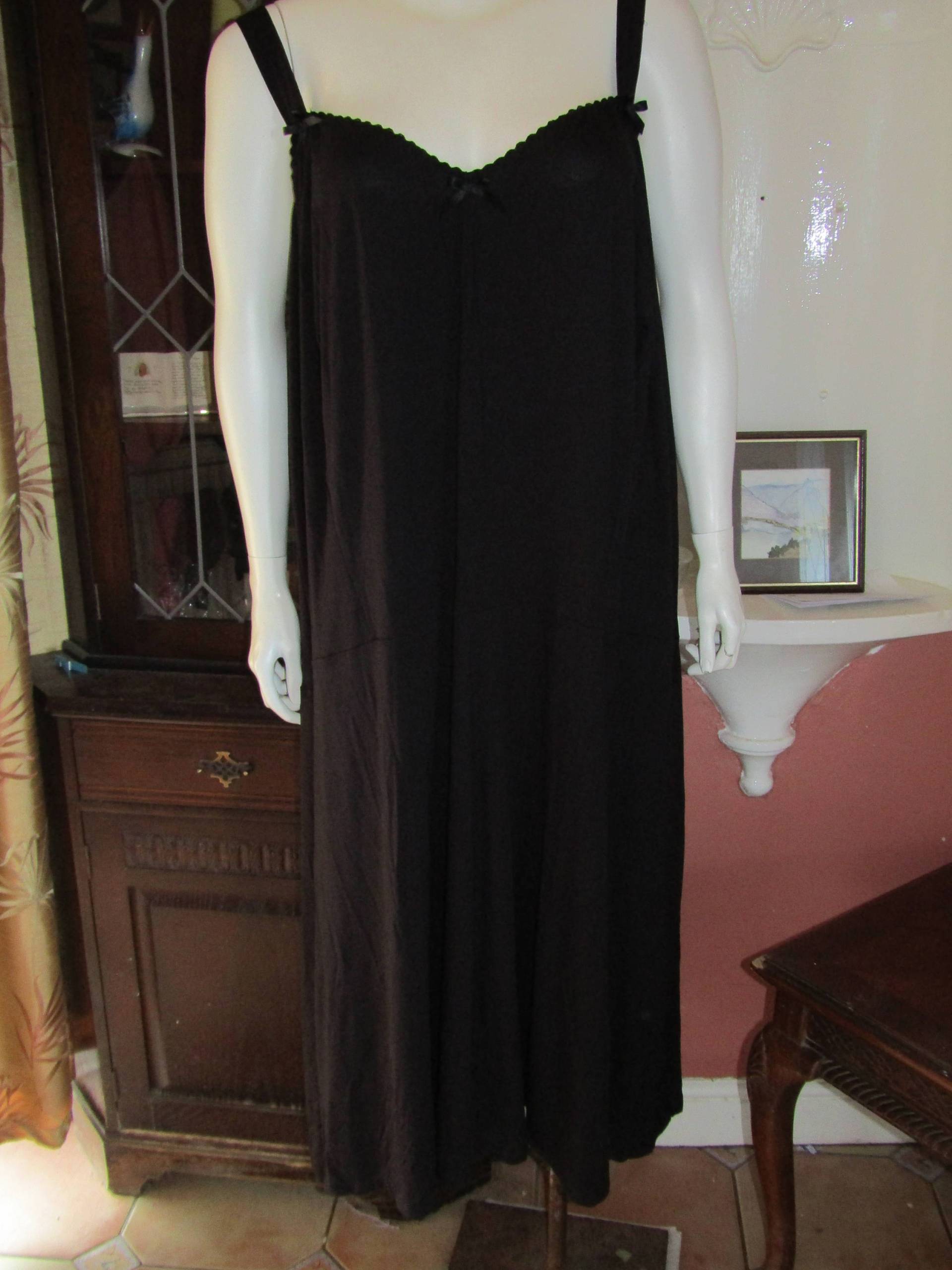 Größe 7xl Schwarz 50Er Jahre Style Peticoat Nightie Plus Size Sleepwear 70"-80" Hip Größe 7xl Schwarz 50Er Jahre Style Peticoat Nightie Plus Size Sleepwear 70"-80" Hip von TigheClothing
