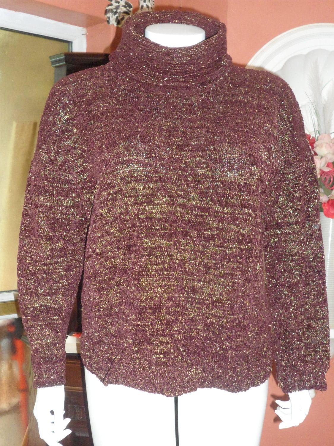 Plus Size Maroon Chenille Roll Neck Jumper Mit Gold "Snarl" Lurex Gr. 22/24 Plus Size Maroon Chenille Roll Neck Jumper Mit Gold "Snarl" Lurex Gr. 22/24 von TigheClothing