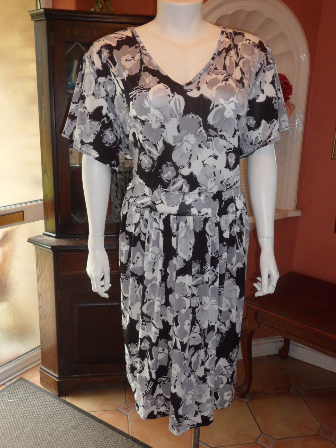 Super Größe Plus Beeindruckende Empire-Linie Kleid Grösse 34/36 Super Größe Plus Beeindruckende Empire-Linie Kleid Grösse 34/36 von TigheClothing