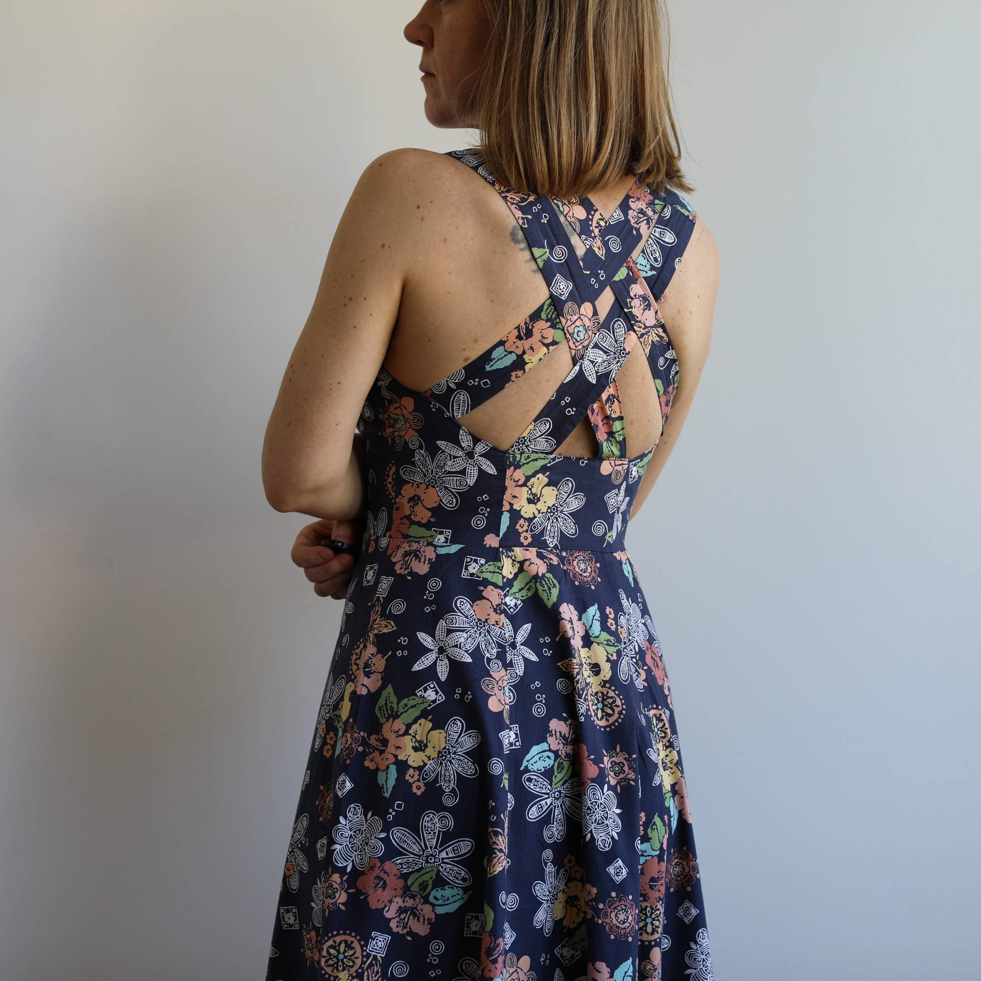 Vintage Baumwolle Offener Rücken Sommer Midi Laura Ashley Kleid. Ursprünglich Damengröße S. 90Er Jahre von TigonVintage