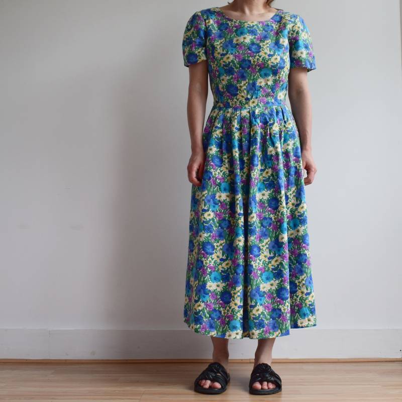 Vintage Blumenmuster Sommer Leinenkleid. Original Damengröße M. Aus Den 90Er Jahren von TigonVintage