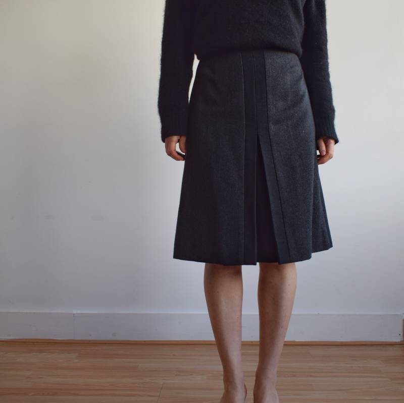 Vintage Grauer Midi Rock Aus Wolle. Ursprünglich Damengröße S. Anfang Der 90Er Jahre von TigonVintage