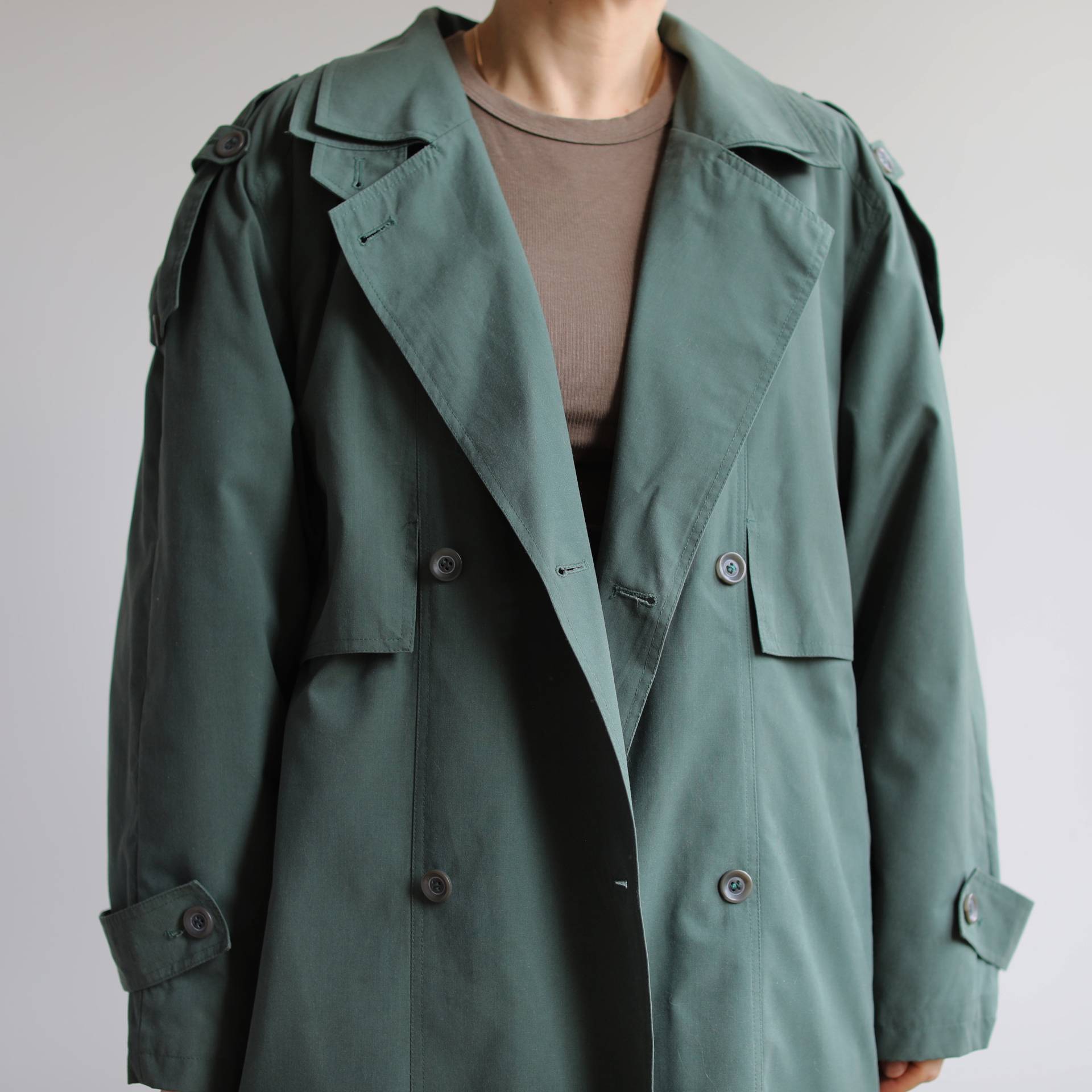 Vintage Grüner Leicht Wattierter Trenchcoat. Ursprünglich Damengröße L. 90Er Jahre von TigonVintage