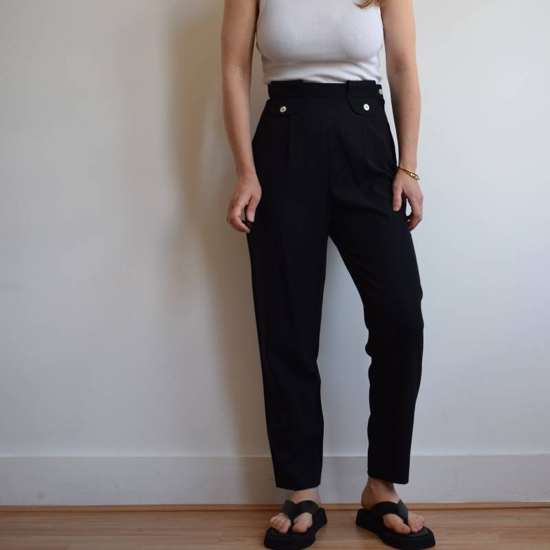 Vintage Hoch Taillierte Schwarze Hose. Ursprünglich Damen Größe S/M. 90Er Jahre Ära von TigonVintage