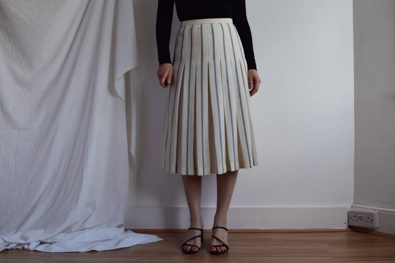 Vintage Midi Faltenrock Aus Wolle. Original Damengröße 65cm=25'5. Frühe 90Er Jahre Ära von TigonVintage