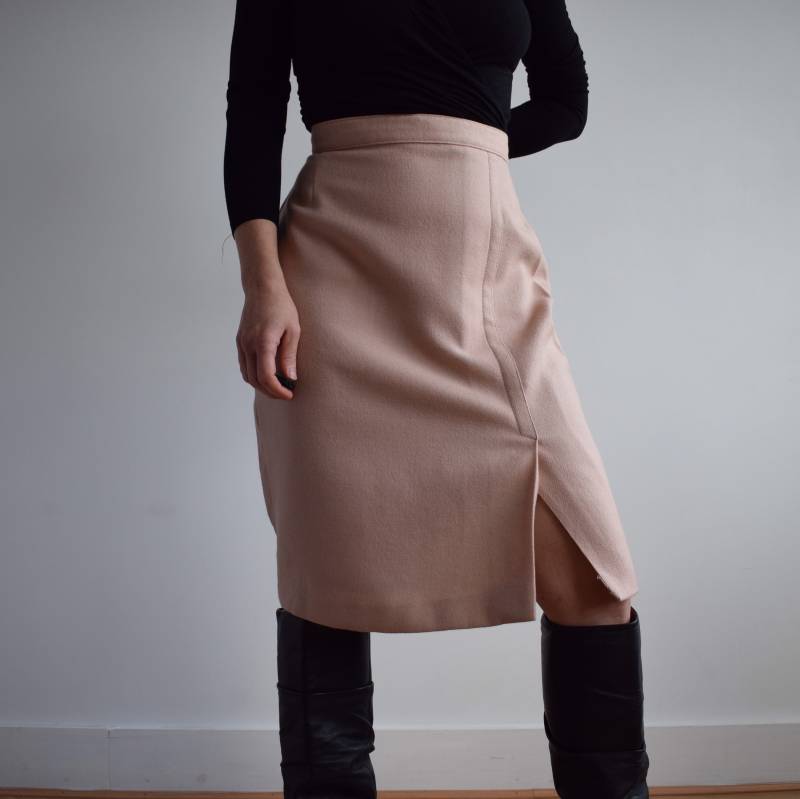 Vintage Midirock Aus Puderrosa Wolle. Ursprünglich Damen Taillenumfang 68'. 80Er Jahre von TigonVintage