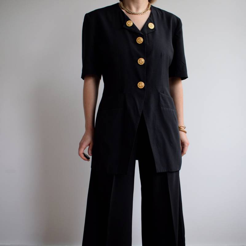 Vintage Schwarzer Kurzarm Blazer. Original Damengröße M/L. Frühe 90Er Jahre Ära von TigonVintage