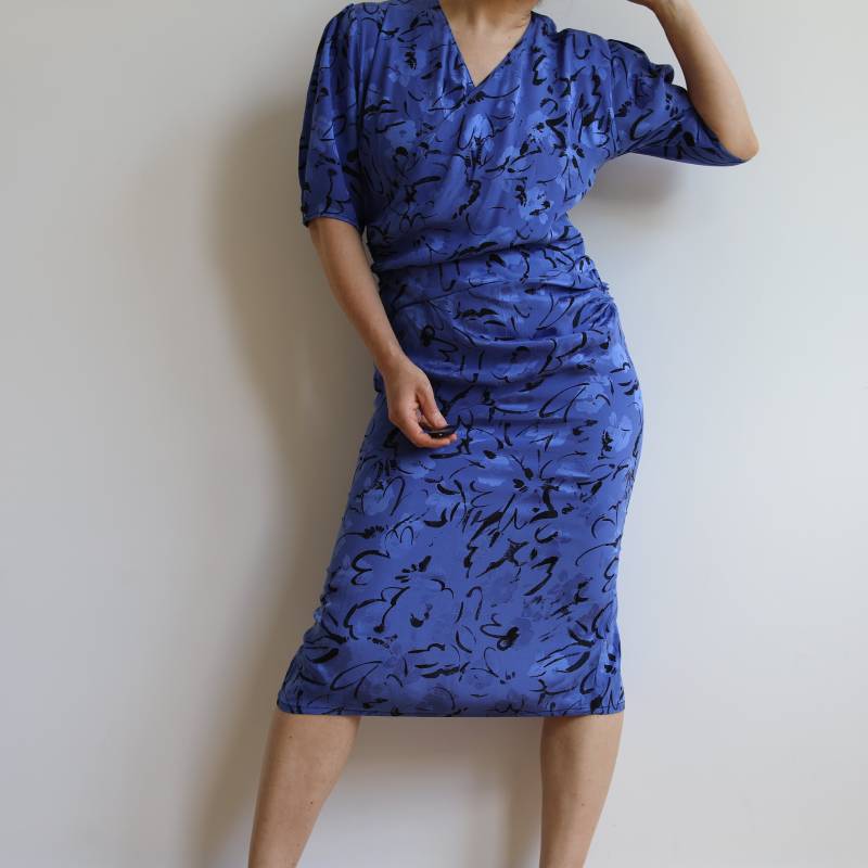 Vintage Seidenblaues Midikleid. Ursprünglich Damengröße M. 80Er Jahre von TigonVintage