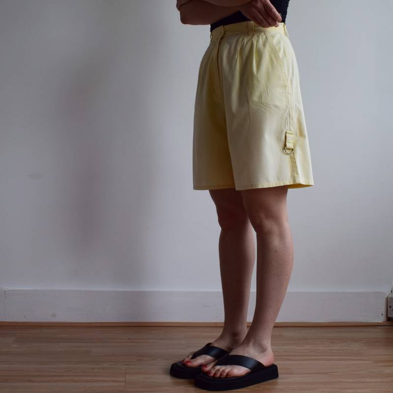 Vintage Sommersh Shorts Aus Baumwolle in Gelb. Ursprünglich Damen Größe S. 90Er Jahre Ära von TigonVintage