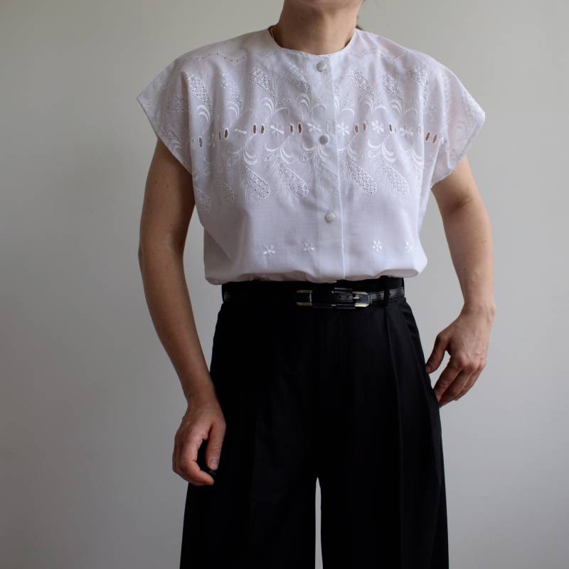 Vintage Weiße Bestickte Bluse Aus Baumwolle. Ursprünglich Damengröße L. 90Er Jahre von TigonVintage