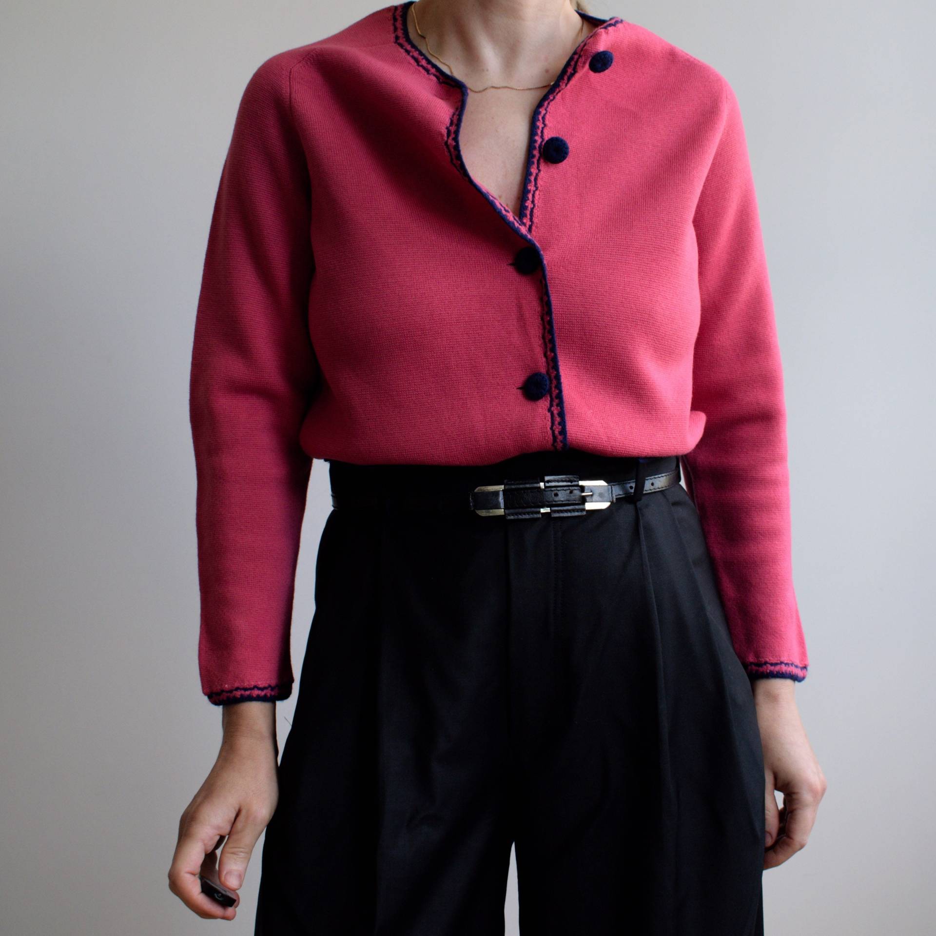 Vintage Wolle Cropped Blazer in Rosa. Ursprünglich Damengröße S. 80Er Jahre von TigonVintage