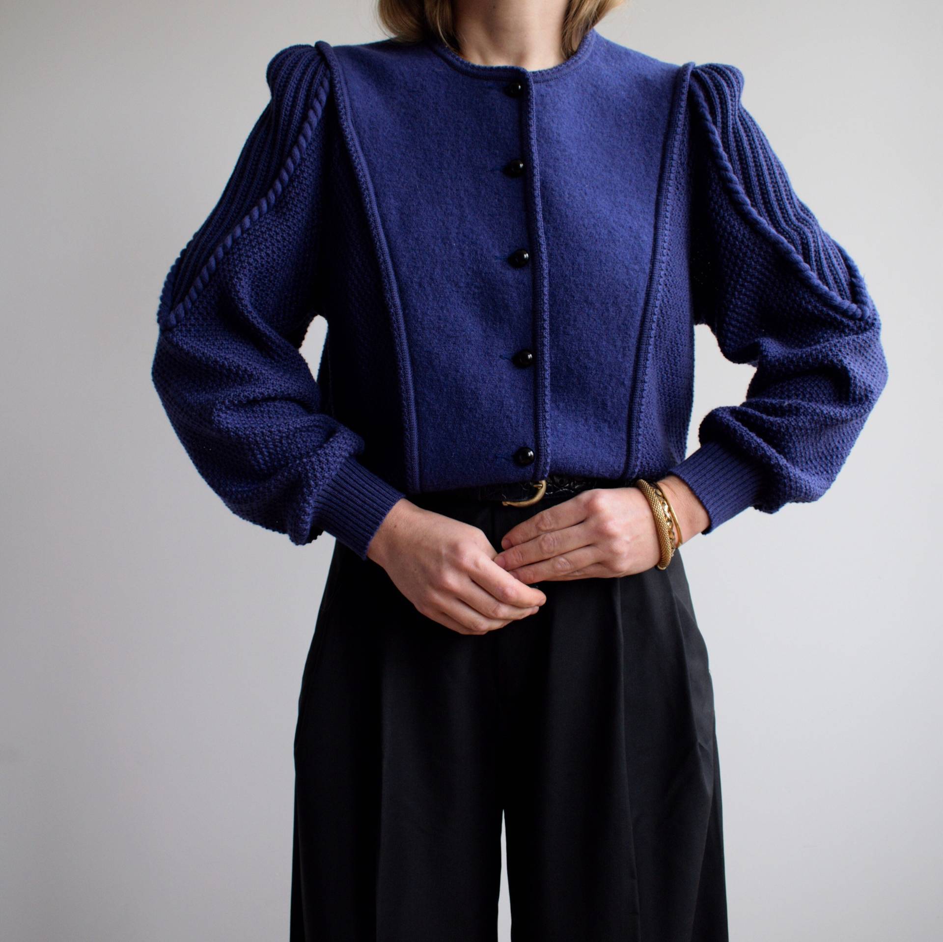 Vintage Wollweiße Strickjacke Mit Großen Ärmeln. Original Damengröße M. Aus Den Frühen 90Er Jahren von TigonVintage