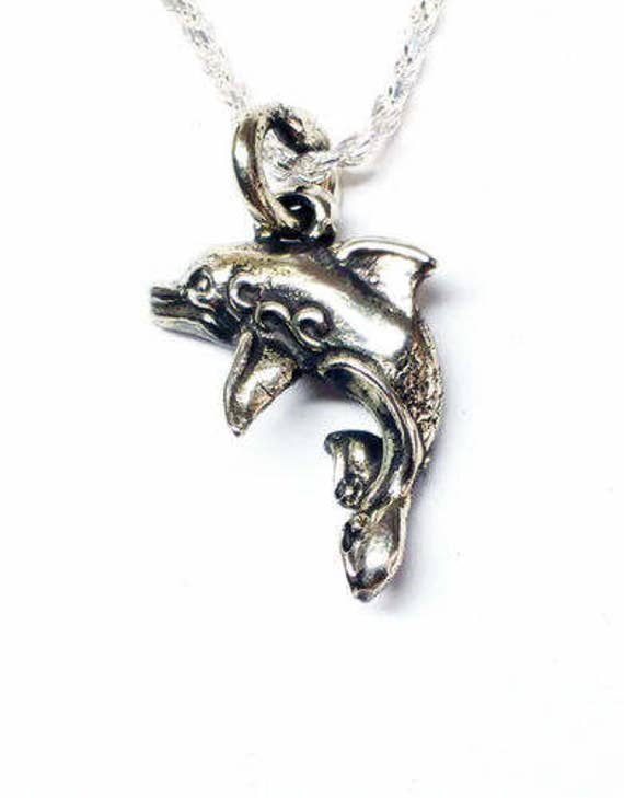 Smiling Dolphin V-Kleine Silberanhänger Smiling Dolphin V-Kleine Silberanhänger von TigraniSilver