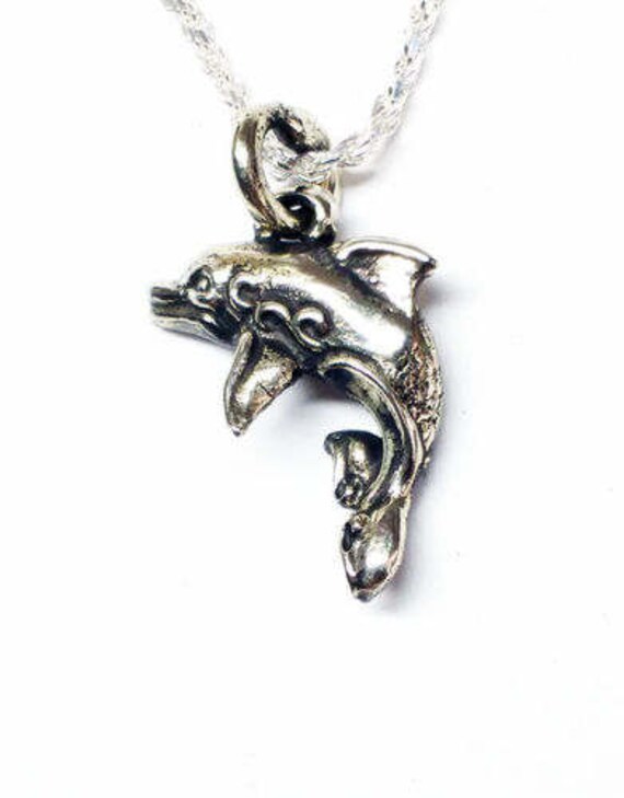 Smiling Dolphin V-Kleine Silberanhänger Smiling Dolphin V-Kleine Silberanhänger von TigraniSilver