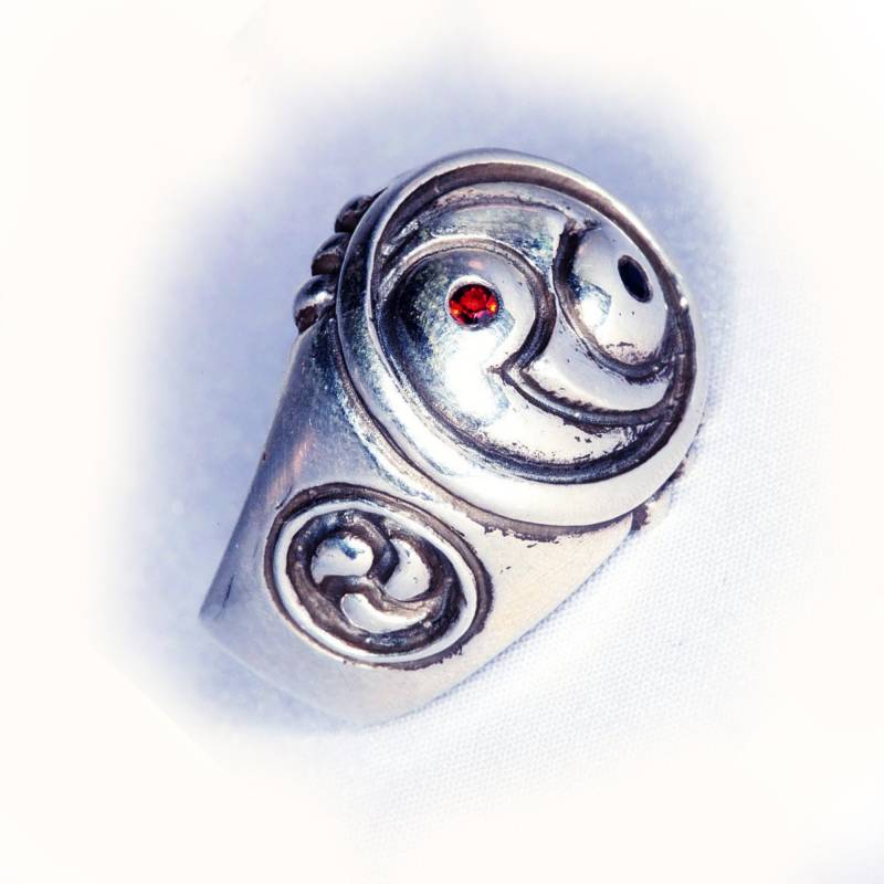 Yin Yang Schwarz Und Rot Sterling Silber Ring Yin Yang Schwarz Und Rot Sterling Silber Ring von TigraniSilver