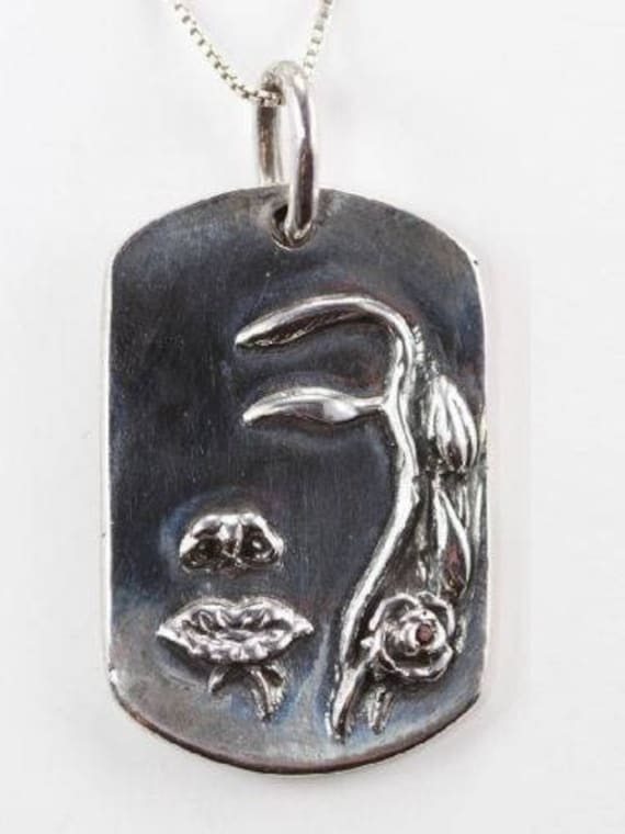 sterling Silber Dog Tag Anhänger Mit Blume von TigraniSilver