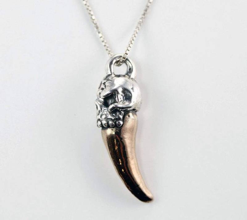 sterling Silber Und Bronze Schädel Mit Fang-Anhänger sterling Silber Und Bronze Schädel Mit Fang-Anhänger von TigraniSilver