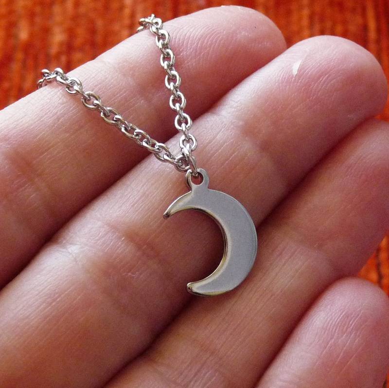 Mond Halskette, Edelstahl Hypoallergen Charm Crescent Moon Gliederkette U100 von TikisCraftShop