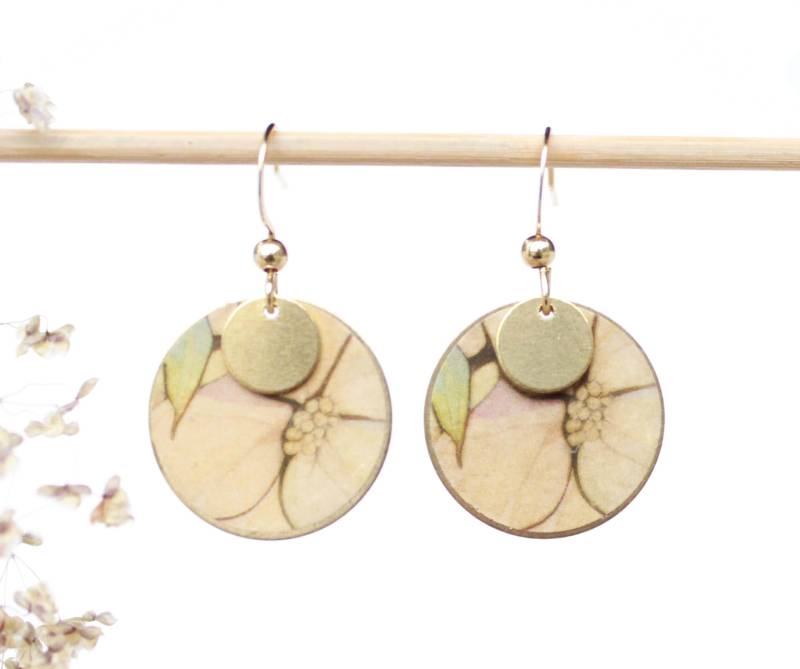 Kleine Handgefertigte Blumenohrringe, Rund Mit Pfirsichblauem, Rosa Oder Lavendelviolettem Blütenblattmuster, Modell Sylvie von Tikscreatifs
