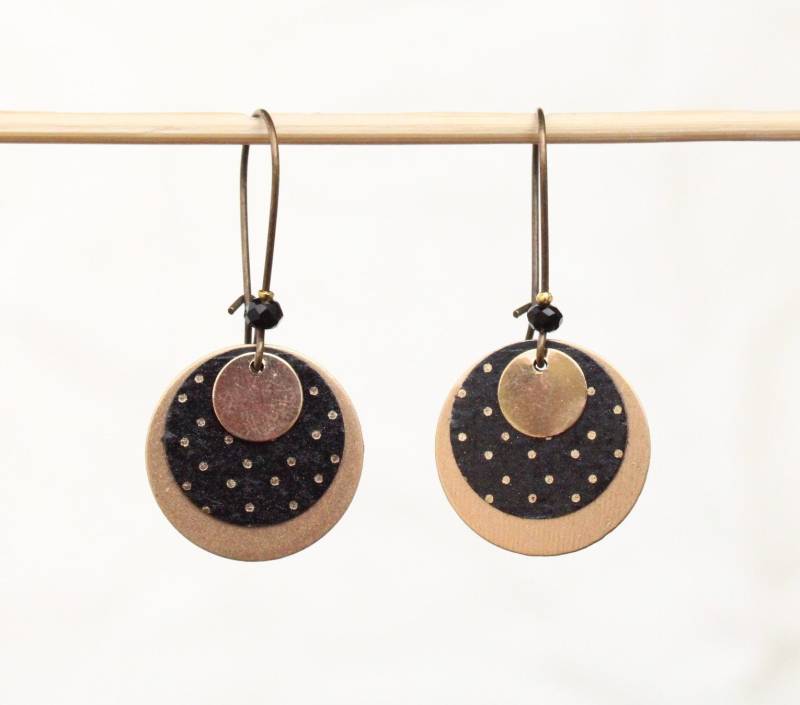 Runde Handgefertigte Ohrringe Aus Bronze Und Schwarz Mit Goldenen Mikro-Tupfen, Modell Trianon Oder Rosa Leopard von Tikscreatifs
