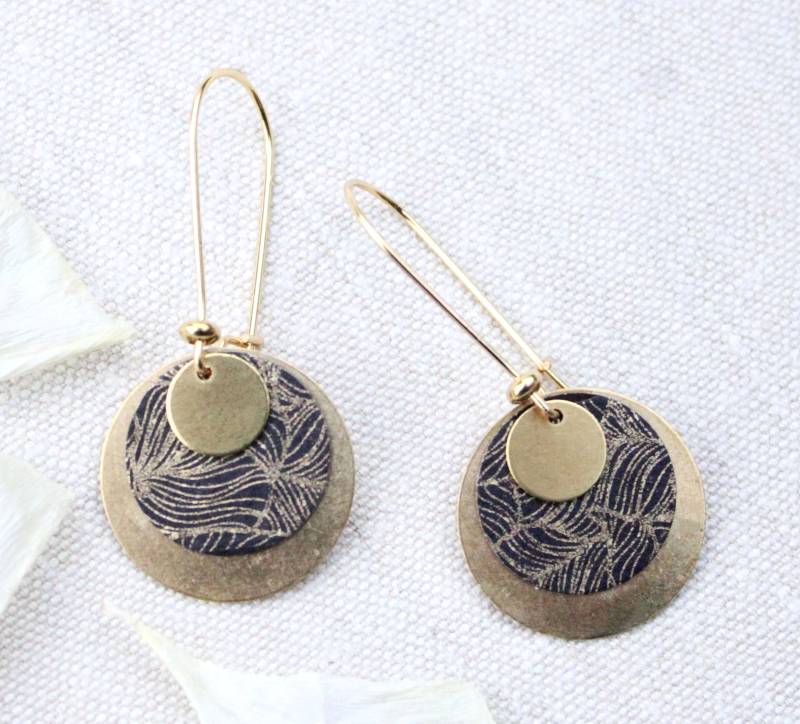 Runde Handgefertigte Ohrringe Aus Bronze Und Schwarz Mit Goldenen Mustern, Modell Paris-Brest Runde Handgefertigte Ohrringe Aus Bronze Und Schwarz Mit Goldenen Mustern, Modell Paris-Brest von Tikscreatifs