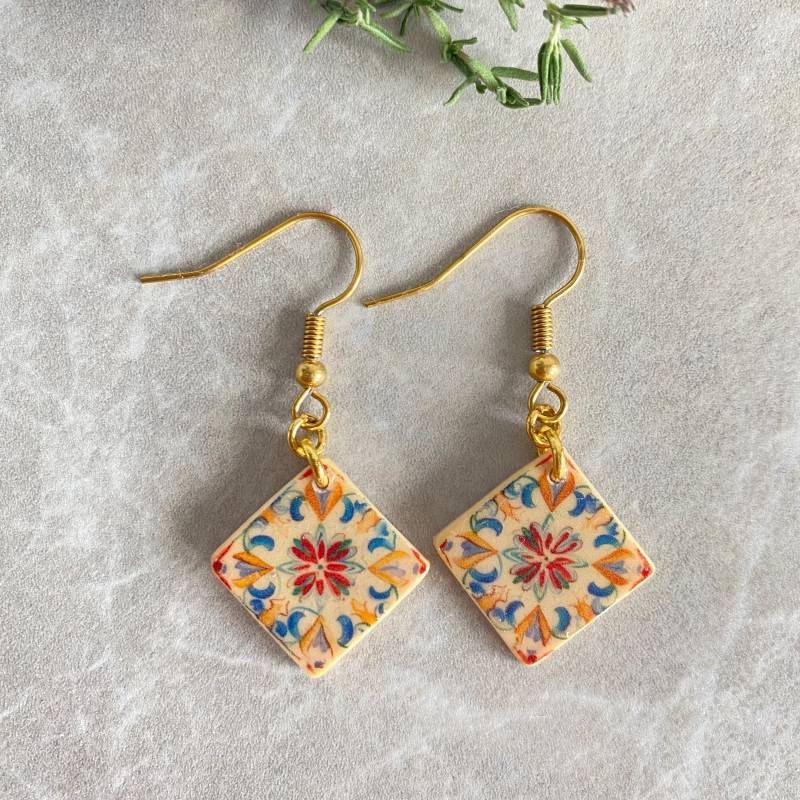 Handgemachte Boho Kachel Ohrringe - Bunte Mosaik Hängeohrringe Keramik Stil Statement Schmuck Polymer Clay von TileAndPearlStudio