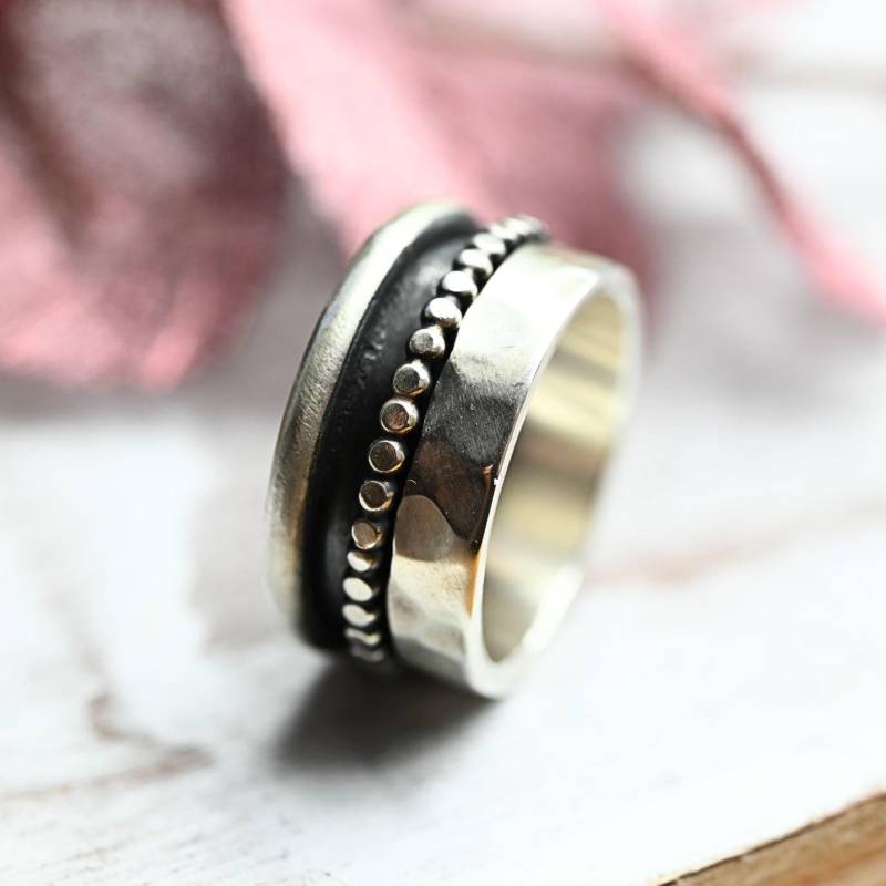 Breiter Unisex Silberring Drehring "Ronit" Mit Drehbarer Perlenschiene von Tiljon