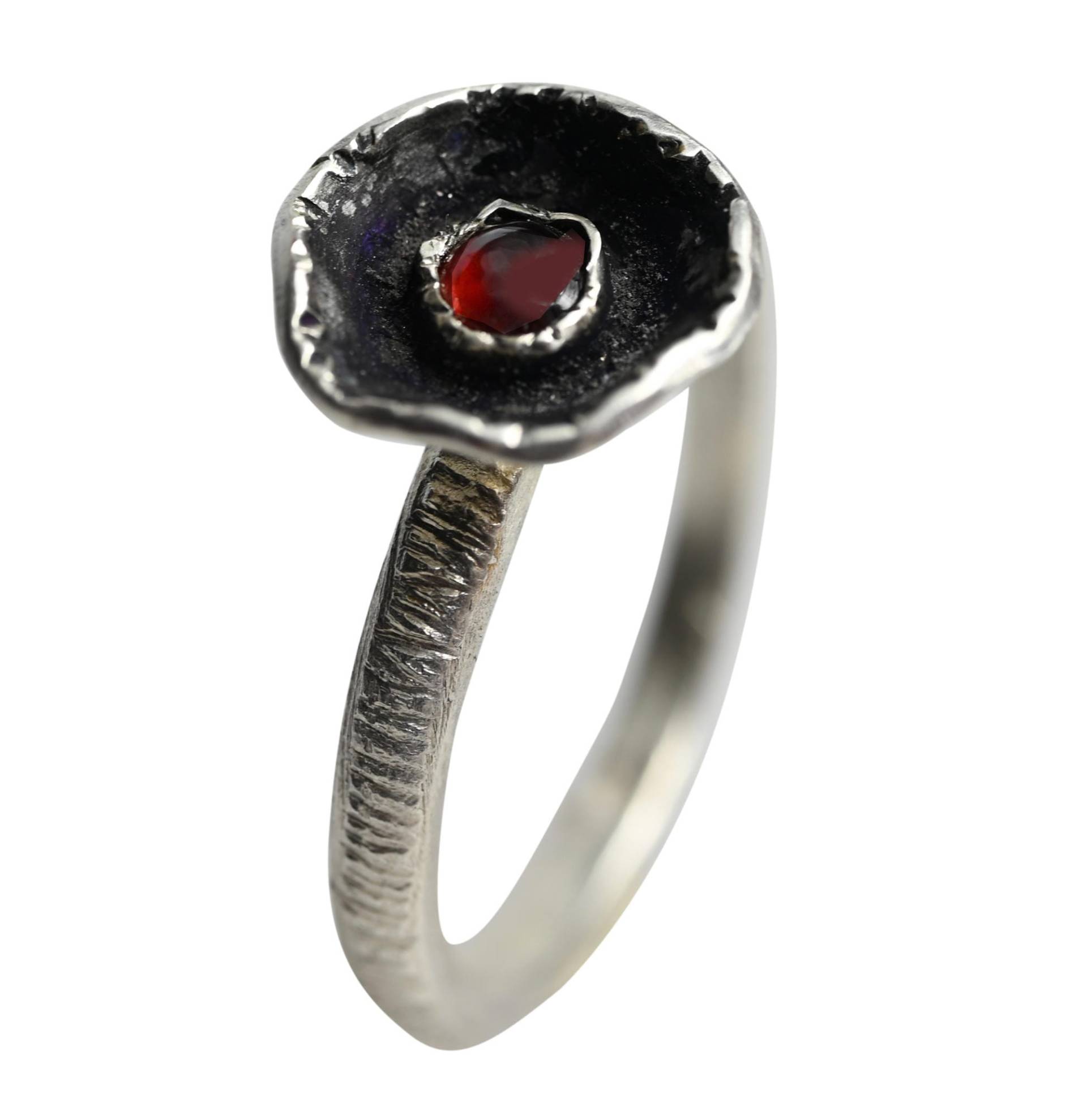Granat Ring Aus 925Er Silber Mit Oxidiertem Ringkopf von Tiljon